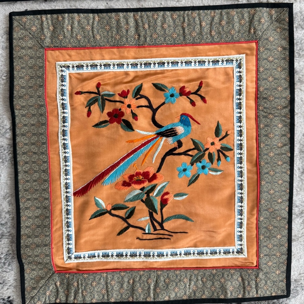 8- Chinese silk embroidered floral and birds panels ( all different stitching) - Picture 7 of 12